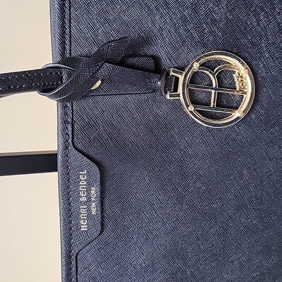 Henri Bendel Saffiano Large Blk Shoulder Bag - Picture 2 of 6